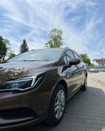 Opel Astra cena 47800 przebieg: 69292, rok produkcji 2016 z Swarzędz małe 326